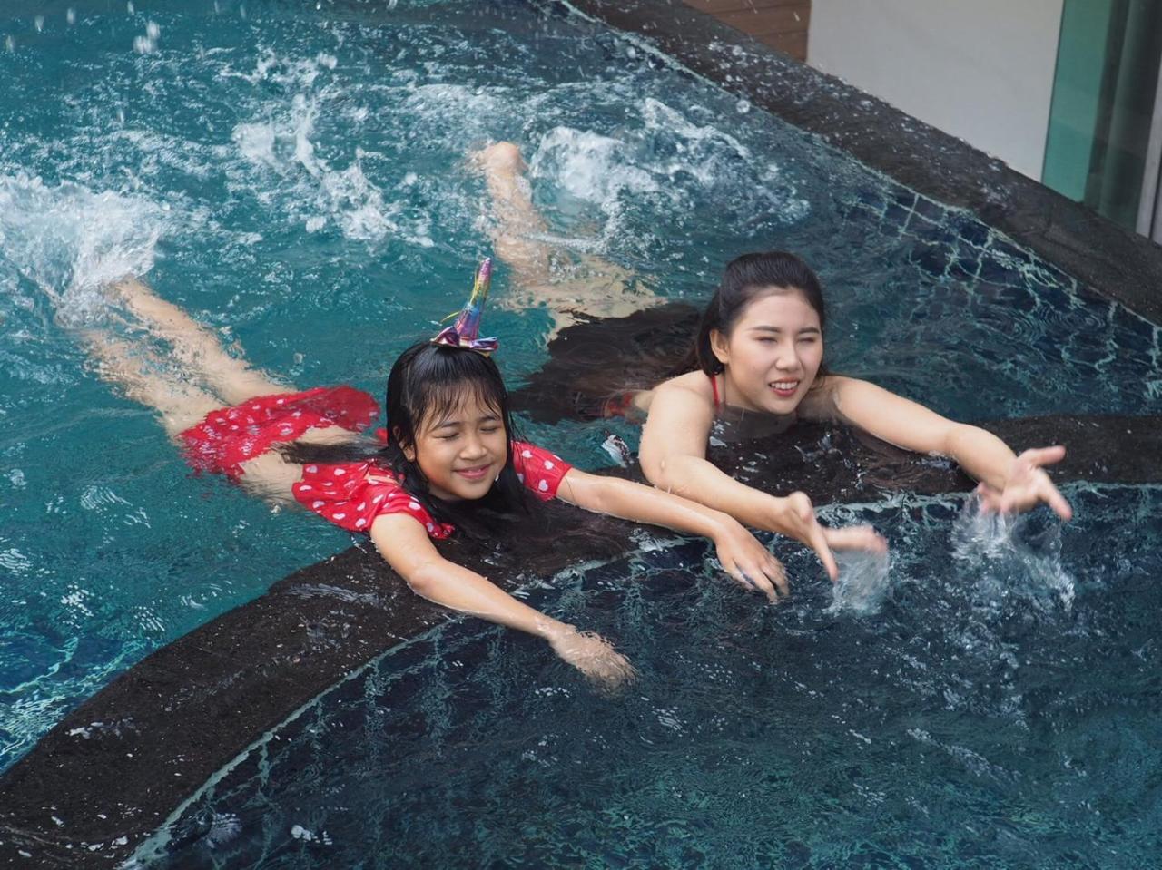 Sonrisa Srirachaที่พักติดทะเล Si Racha Esterno foto